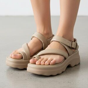 Vince Santa Cruz Leather Slingback Sandals Beige Quilted thong Dune toe Sz 8